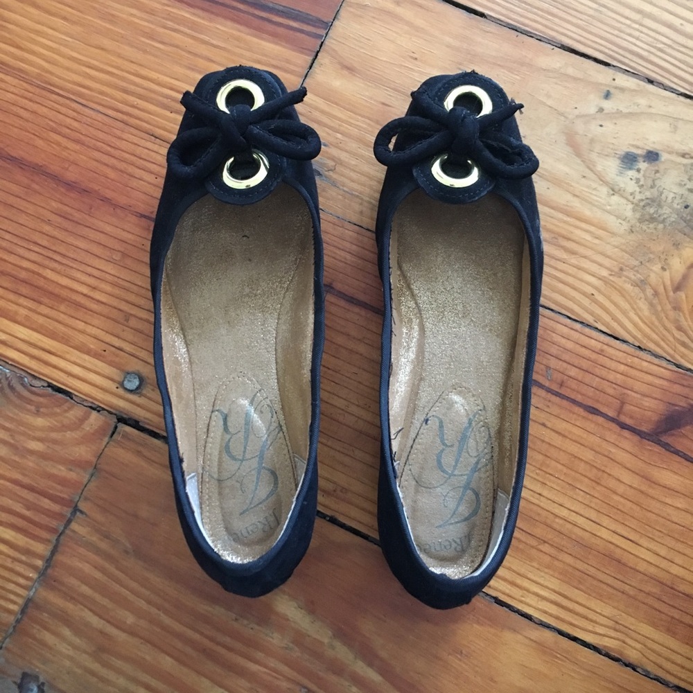 Black flats with gold grommets and bows, sz 6